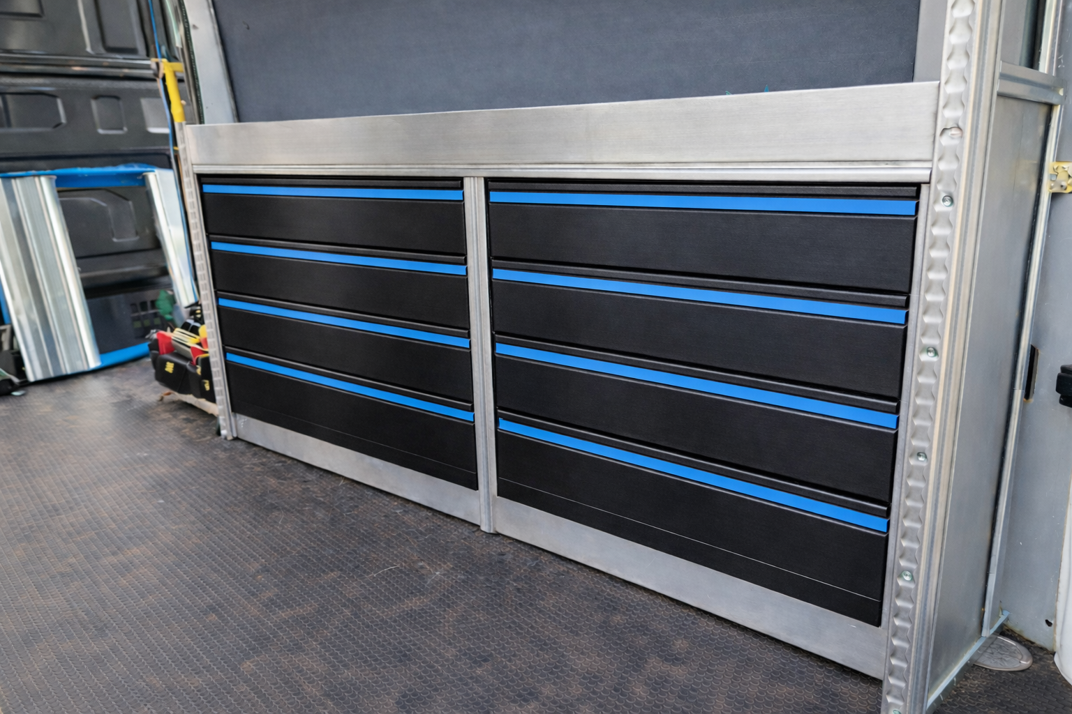 Mobiworx laden zwart met blauw accent